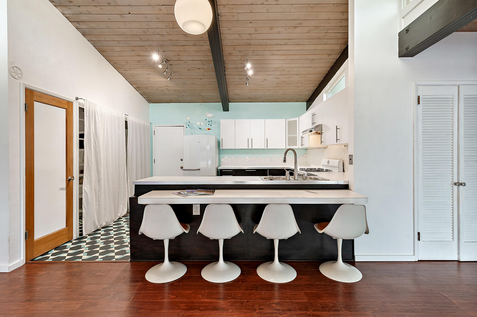 Country Club Manor - Residential