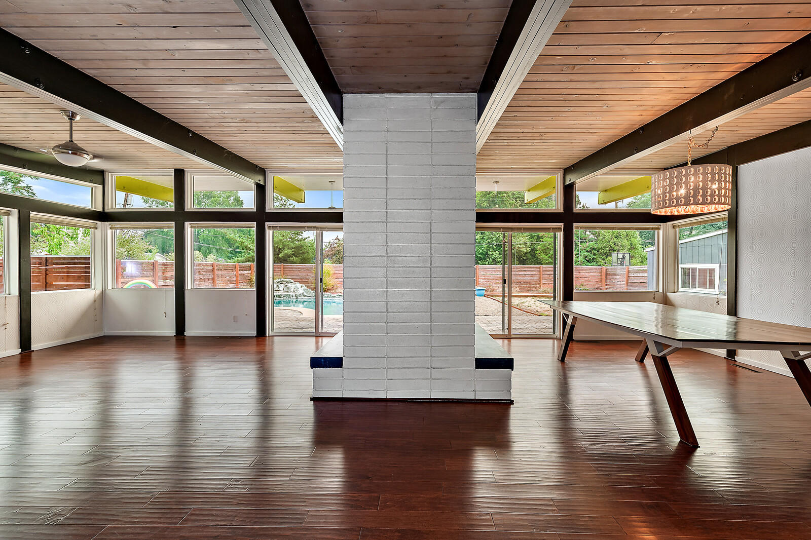 Country Club Manor - Residential