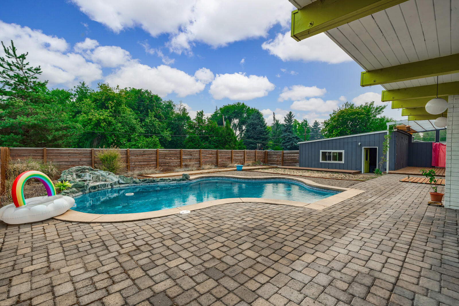 Country Club Manor - Residential