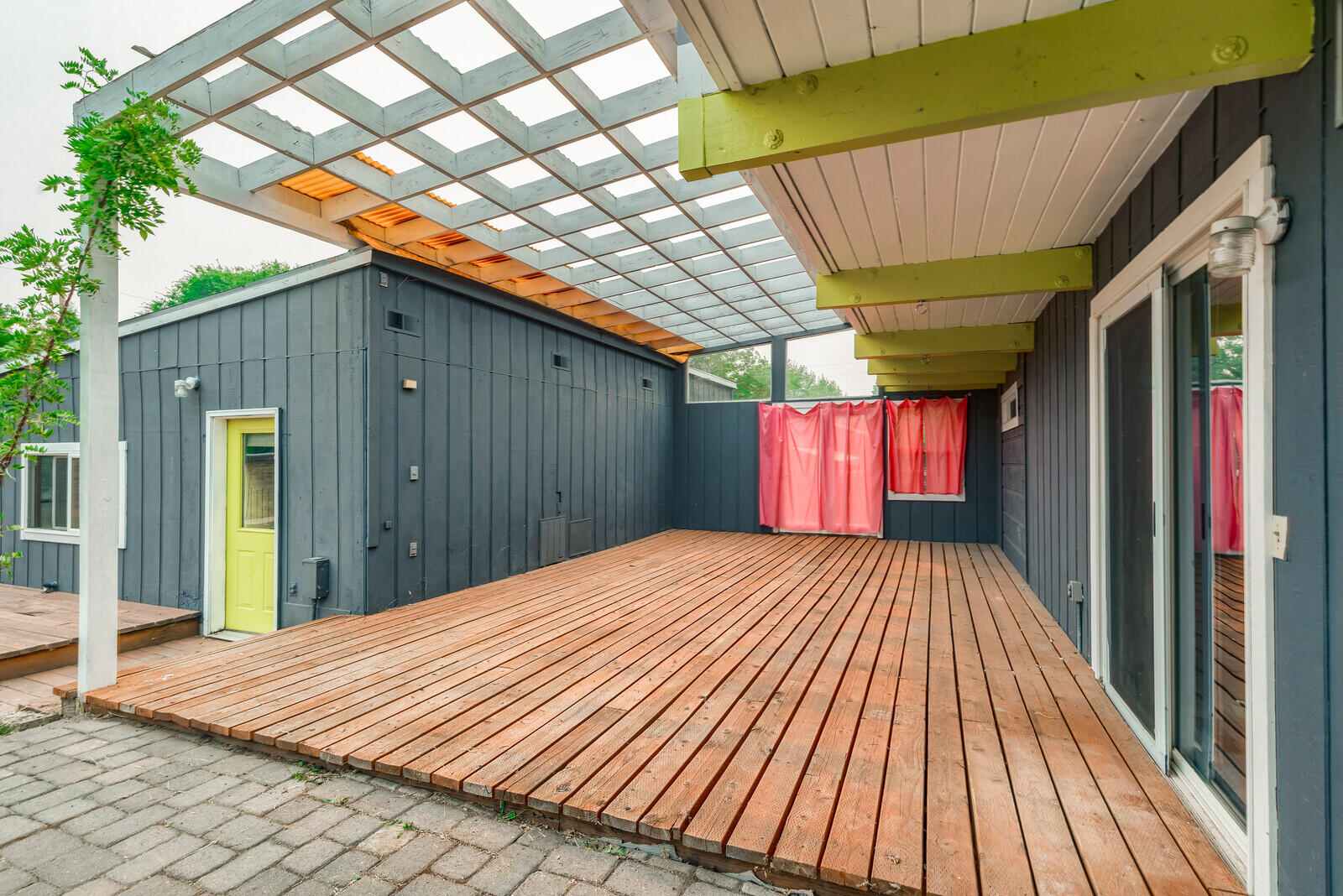 Country Club Manor - Residential