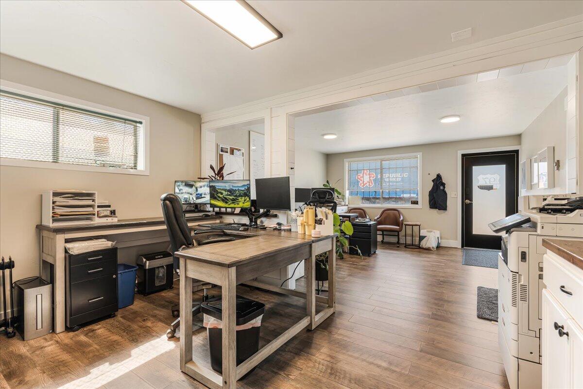 Riverside - Commercial Sale