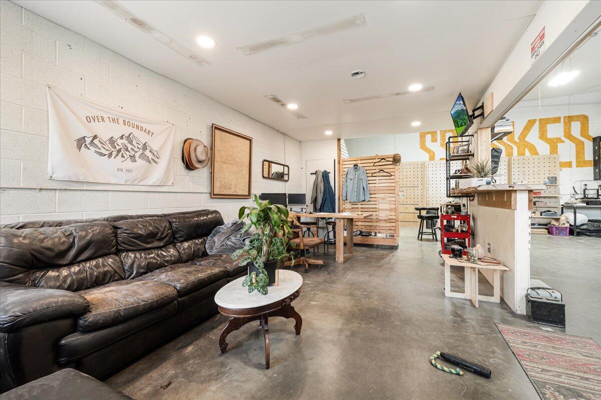 Riverside - Commercial Sale