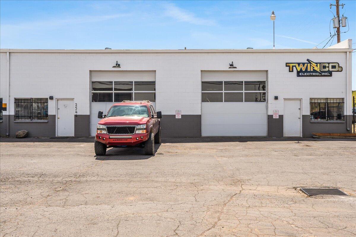 Riverside - Commercial Sale