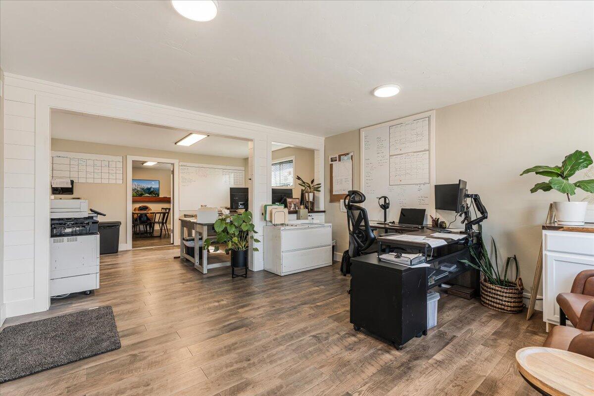 Riverside - Commercial Sale