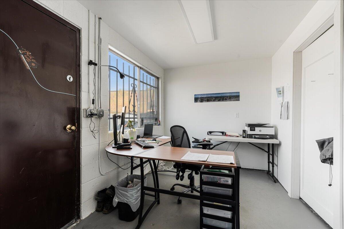 Riverside - Commercial Sale