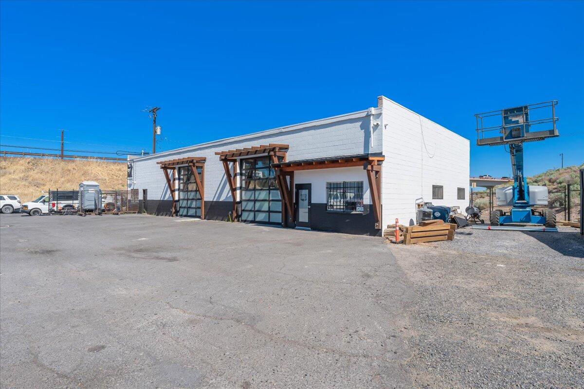 Riverside - Commercial Sale