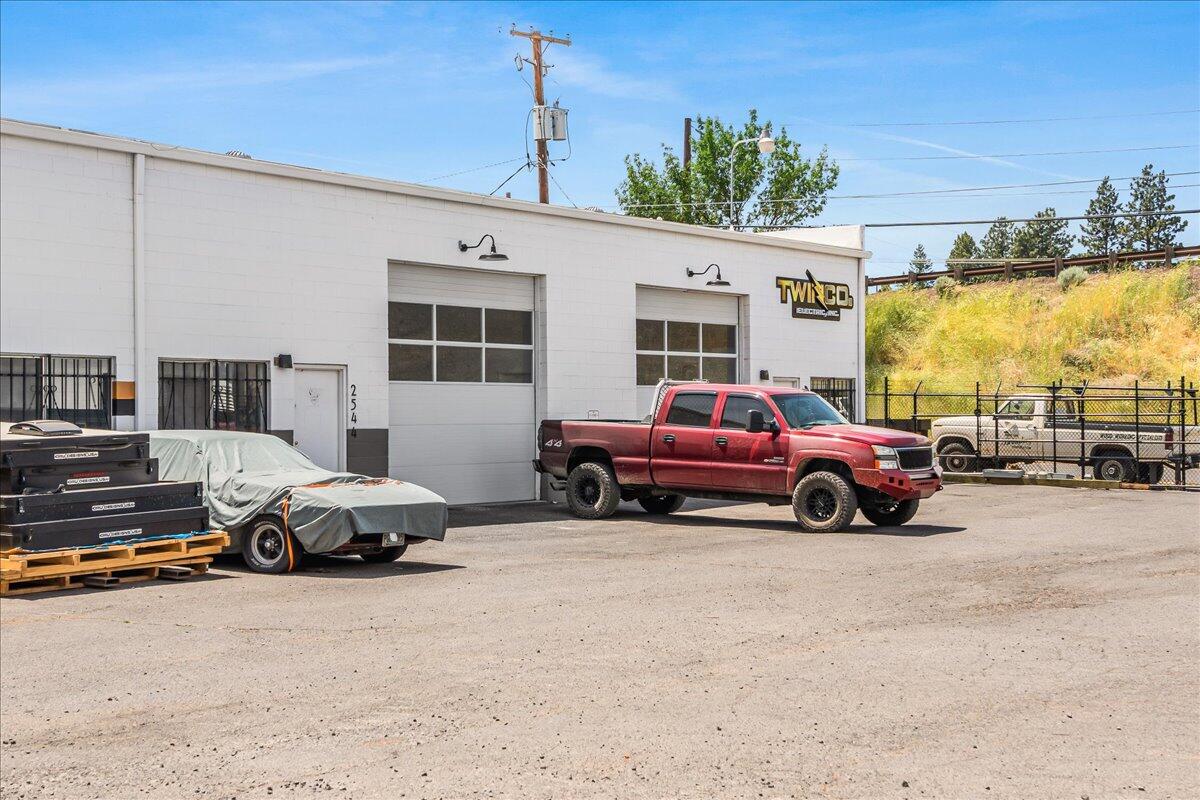 Riverside - Commercial Sale