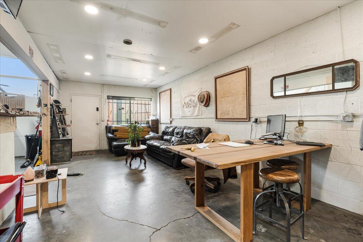 Riverside - Commercial Sale