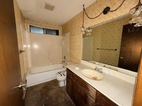 Tiny photo for 1141 Progress Drive #A, Medford, OR 97504 (MLS # 220213177)