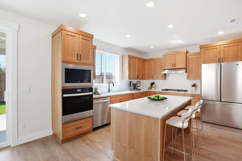 Tiny photo for 60843 SE Epic Place, Bend, OR 97702 (MLS # 220219450)