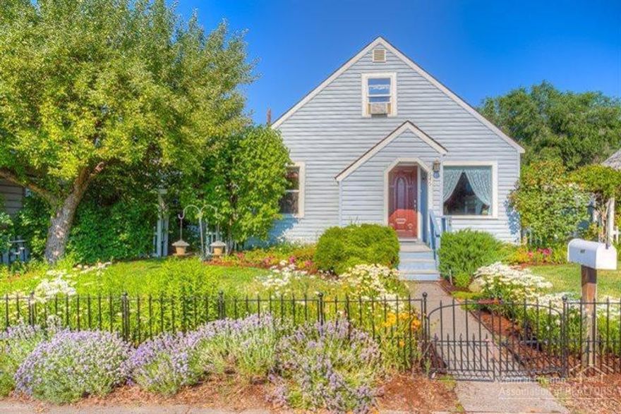 This sweet cottage home in the heart of Redmond combines yester-year charm with modern-day amenities. Gas fireplace with art-deco tile surround, crown moulding, arch doorway to bedroom with new carpet, tile floor in bathroom, glass front kitchen cabinets, Corian countertops, distressed wood breakfast bar, laminate floors in kitchen/dining area, built-in bookcases, lovely landscaping with water features, deck & garden shed. Detached combination 17x18 carport & 18x28 workshop. Alley access.