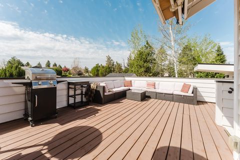 Tiny photo for 20795 Arago Circle, Bend, OR 97703 (MLS # 220219869)
