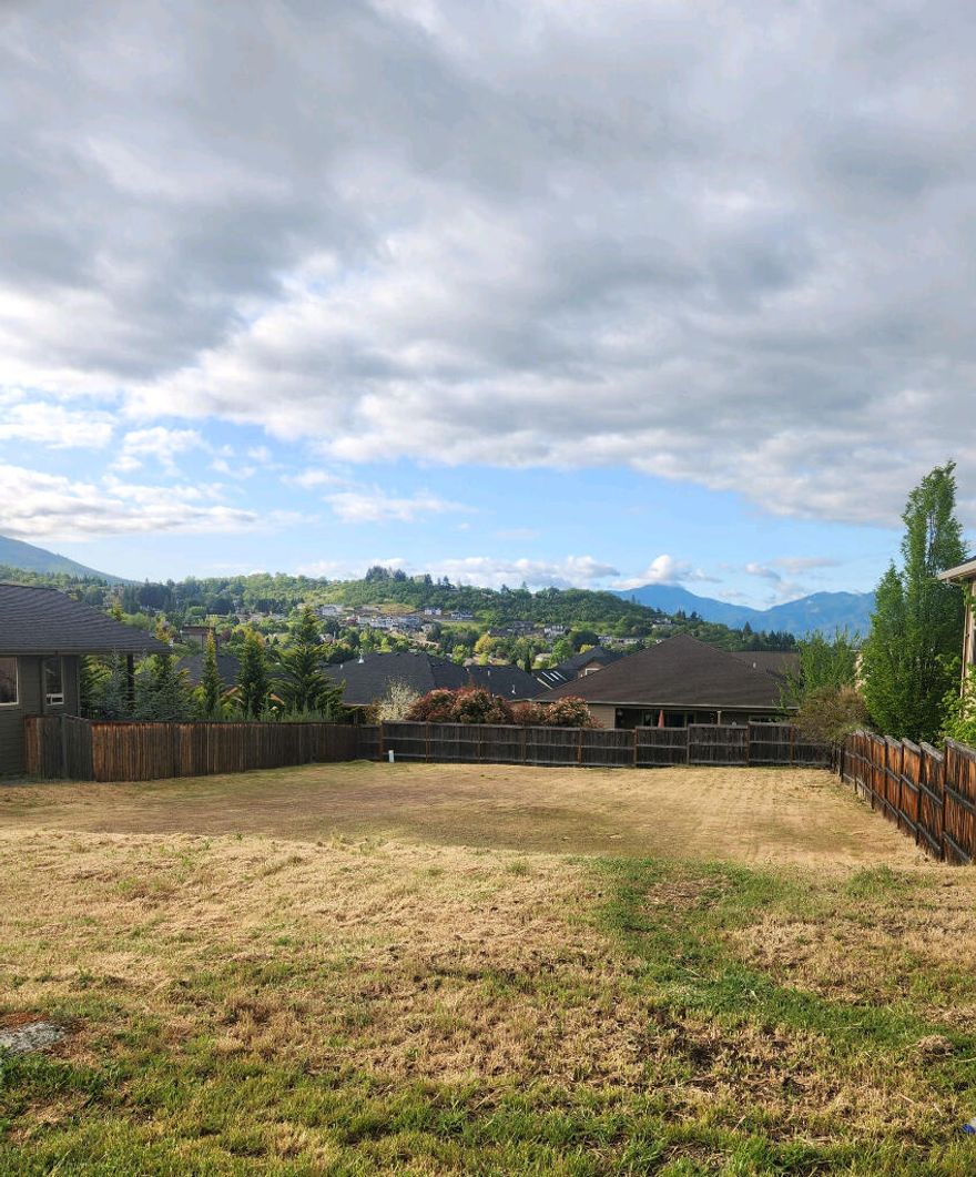 Build your dream home on this impressive nearly flat lot in the beautiful Vista Pointe. Enjoy breathtaking mountain and valley views. Lovely city lights at night. This is one of the very few remaining vacant lots in Vista Pointe. Only minutes from golf courses, hospitals, wineries, hiking trails, and more in the pleasant climate of southern Oregon. You may be saving a big money in building your dream house as the lot is mostly flat.