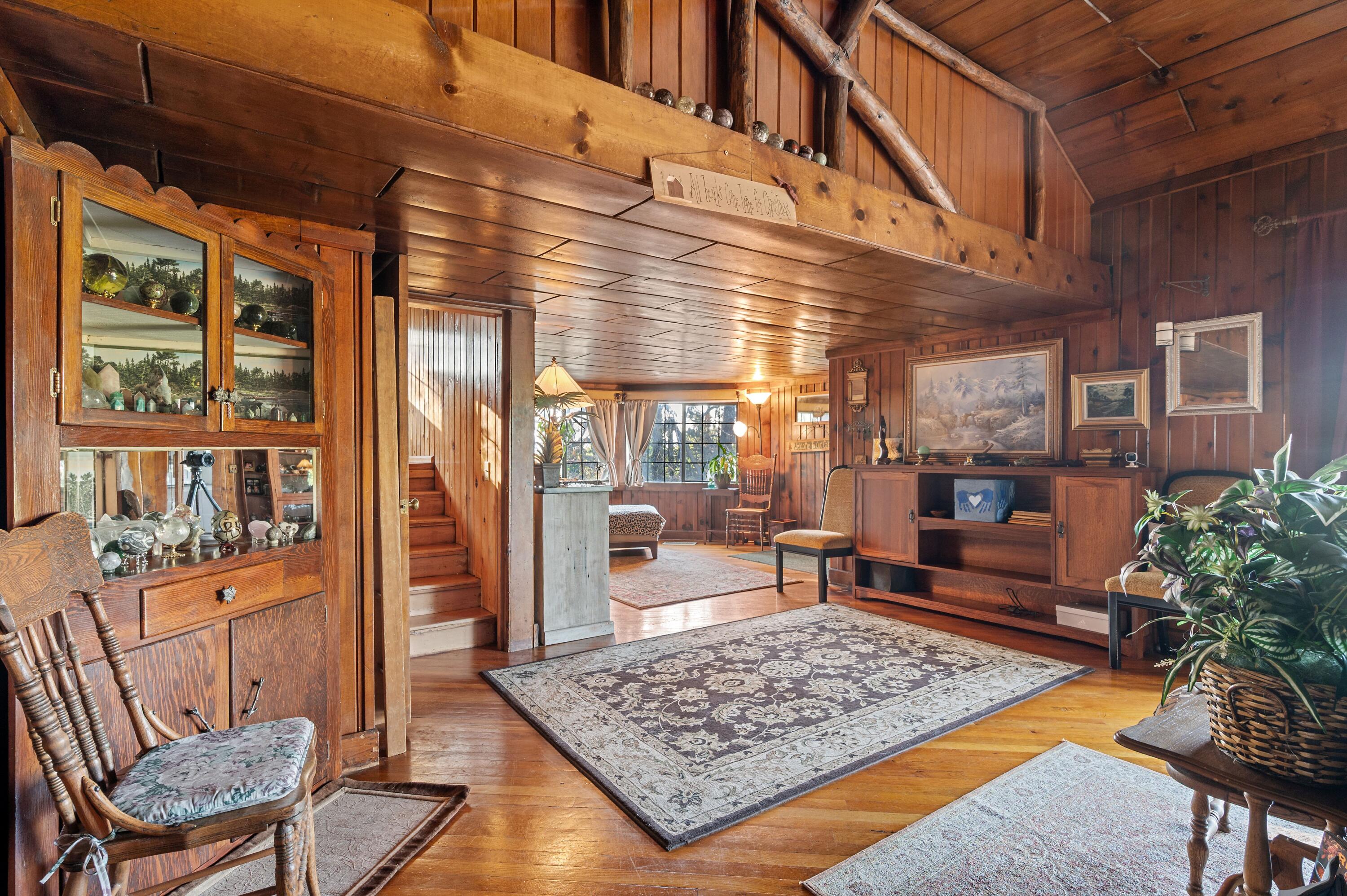 1049 Lakeshore Drive