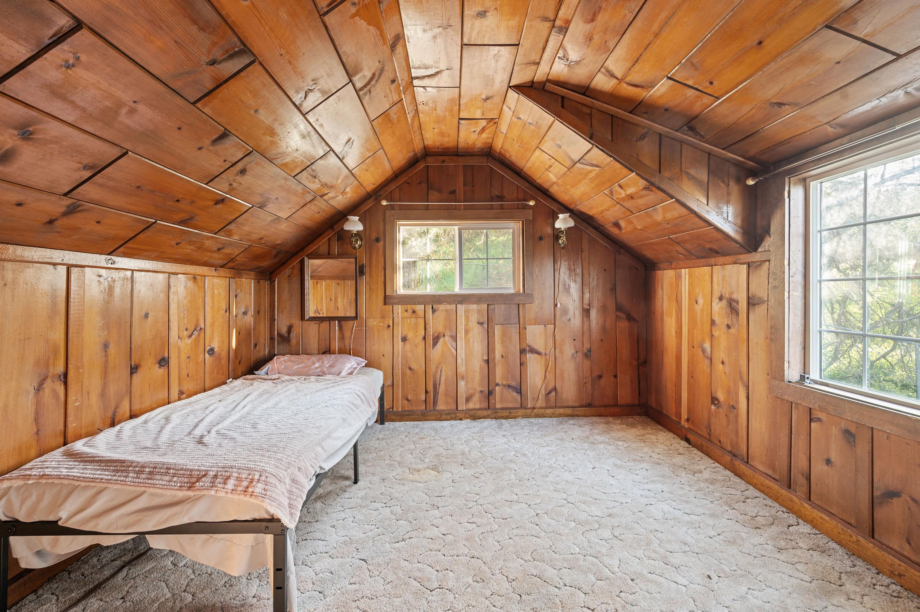 1049 Lakeshore Drive