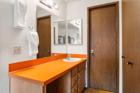 Tiny photo for 57057 Tennis Village Lane, Sunriver, OR 97707 (MLS # 220214993)