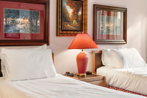 Tiny photo for 57057 Tennis Village Lane, Sunriver, OR 97707 (MLS # 220214993)