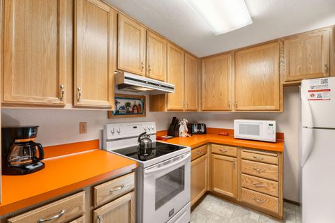 Tiny photo for 57057 Tennis Village Lane, Sunriver, OR 97707 (MLS # 220214993)