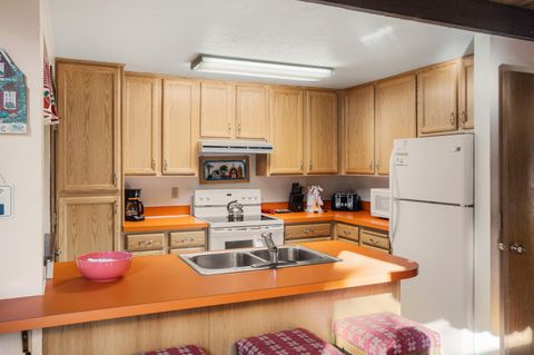 Tiny photo for 57057 Tennis Village Lane, Sunriver, OR 97707 (MLS # 220214993)