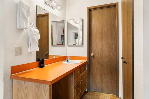 Tiny photo for 57057 Tennis Village Lane, Sunriver, OR 97707 (MLS # 220214993)