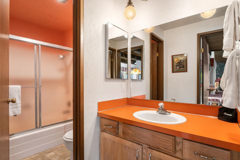 Tiny photo for 57057 Tennis Village Lane, Sunriver, OR 97707 (MLS # 220214993)