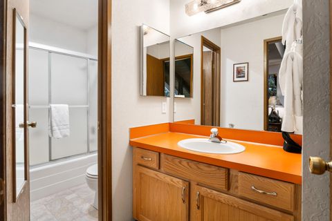 Tiny photo for 57057 Tennis Village Lane, Sunriver, OR 97707 (MLS # 220214993)