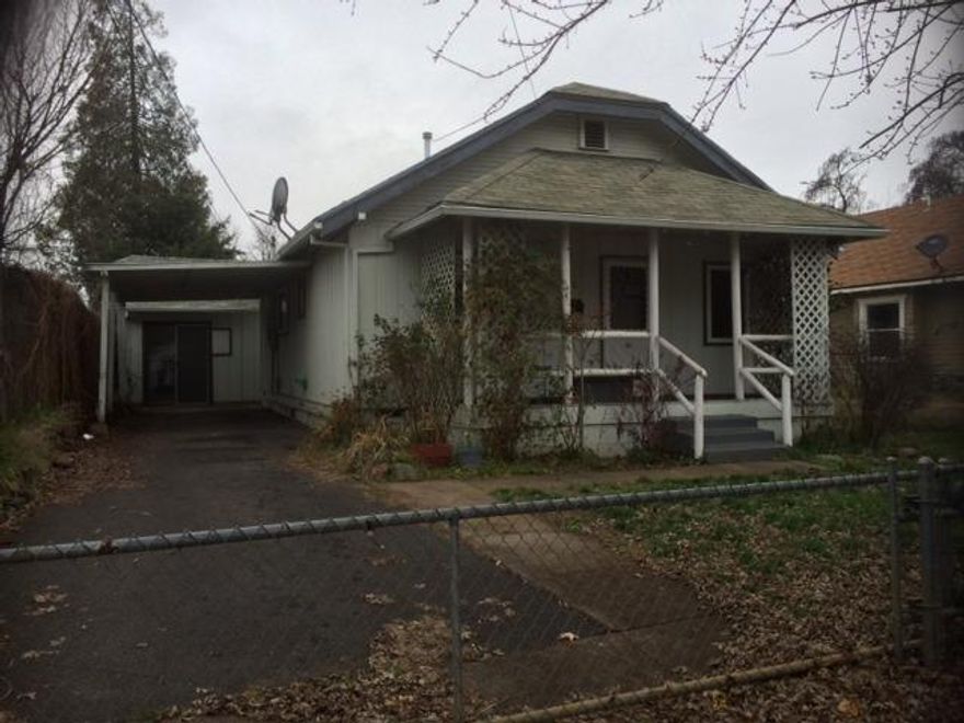 Cute little cottage waiting for some love. 2 bedroom, 1 bath home. Lots of charm here. Separate room and workshop in the backyard for a game room.