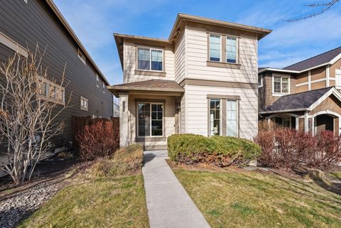 Photo of 20760 NE Smoke Stack Lane, Bend, OR 97701 (MLS # 220215166)