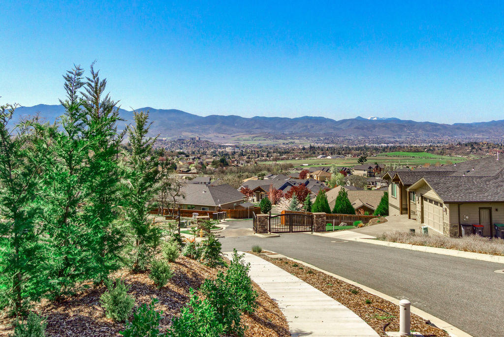 Innsbruck Ridge At Vista Pointe Phase 1 And 2 - Residential