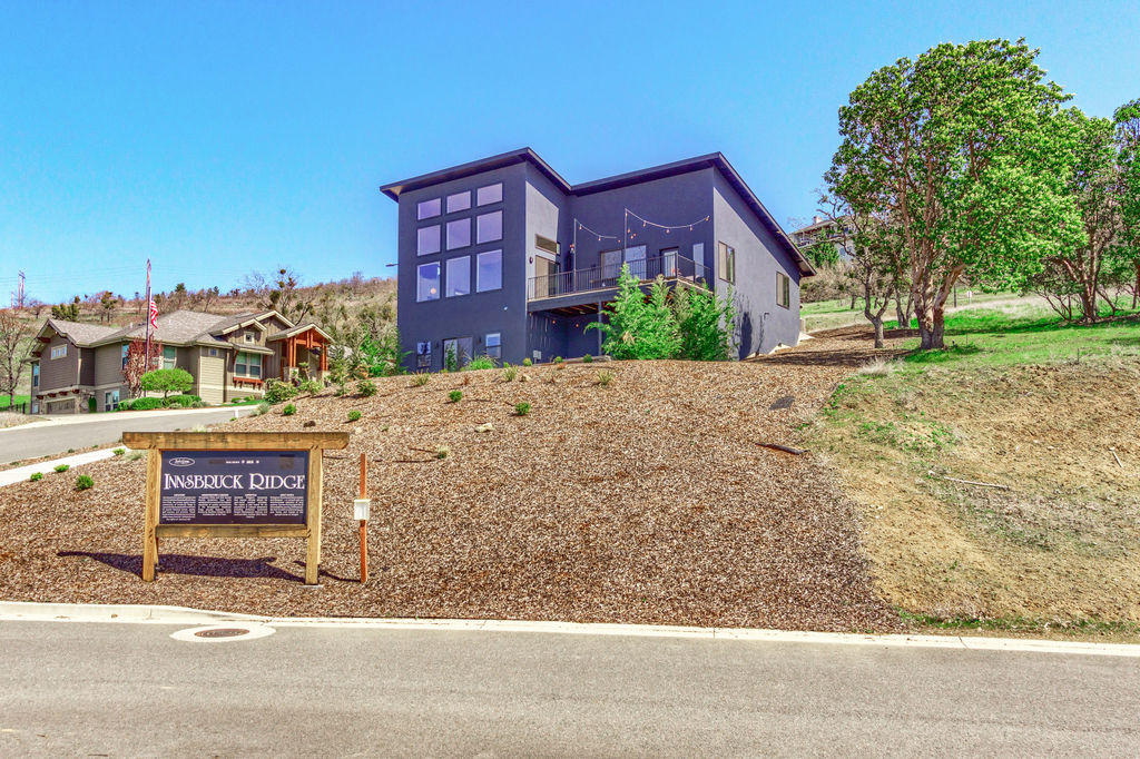 Innsbruck Ridge At Vista Pointe Phase 1 And 2 - Residential
