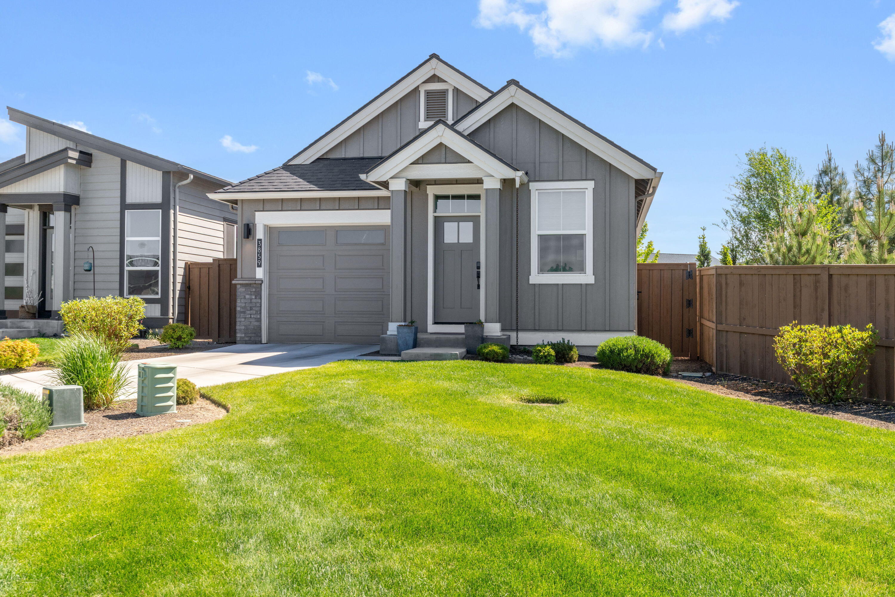 3859 NE Oakside Loop