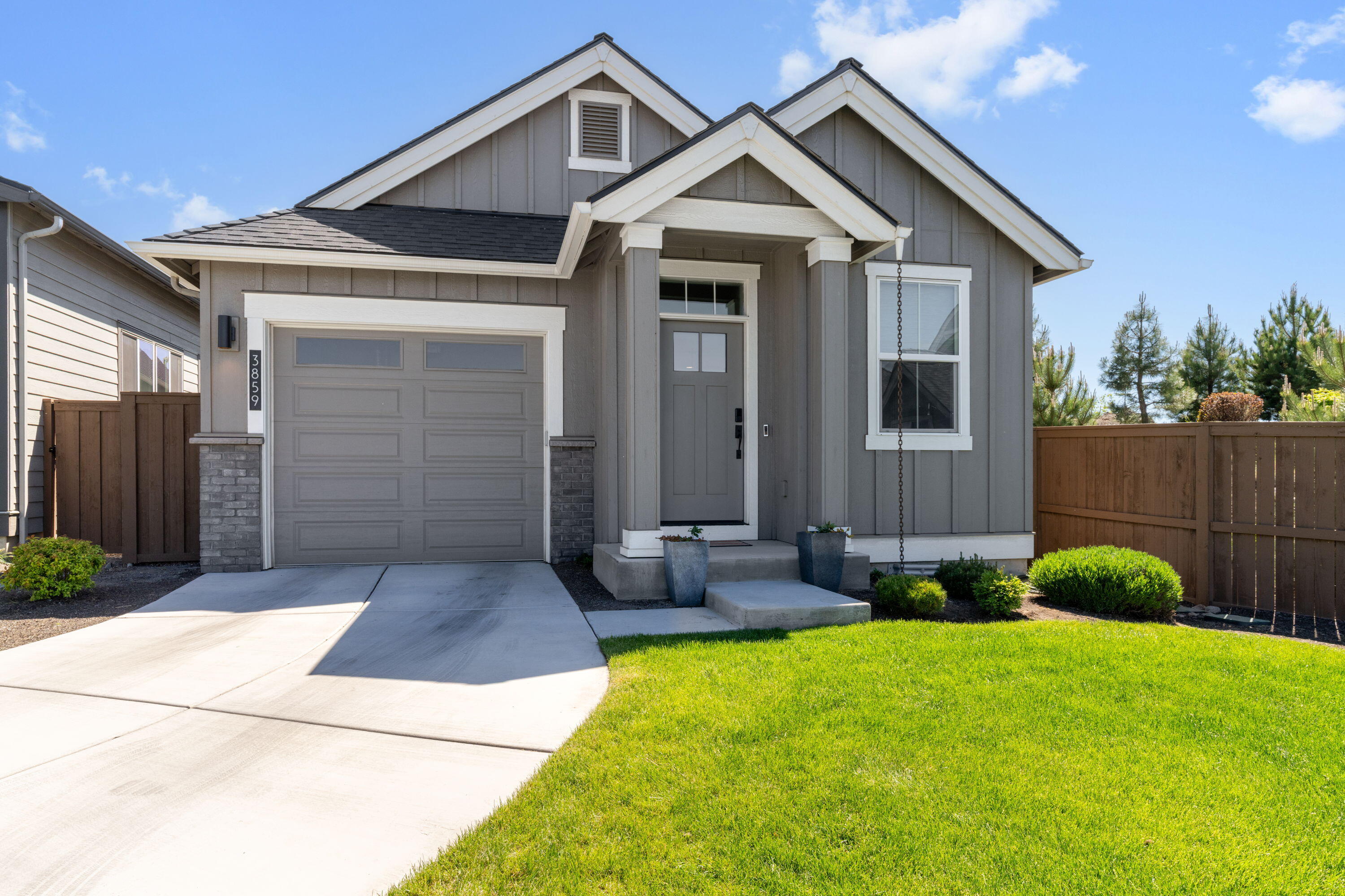 3859 NE Oakside Loop