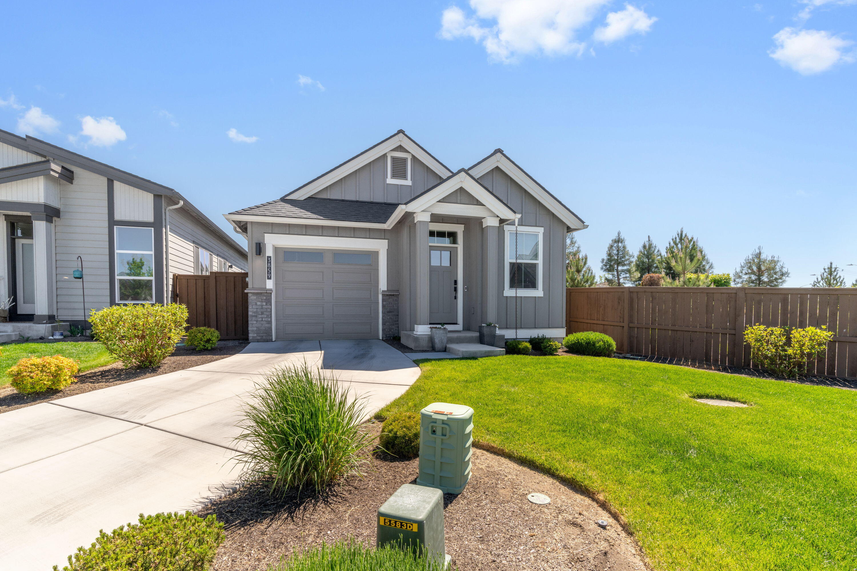 3859 NE Oakside Loop