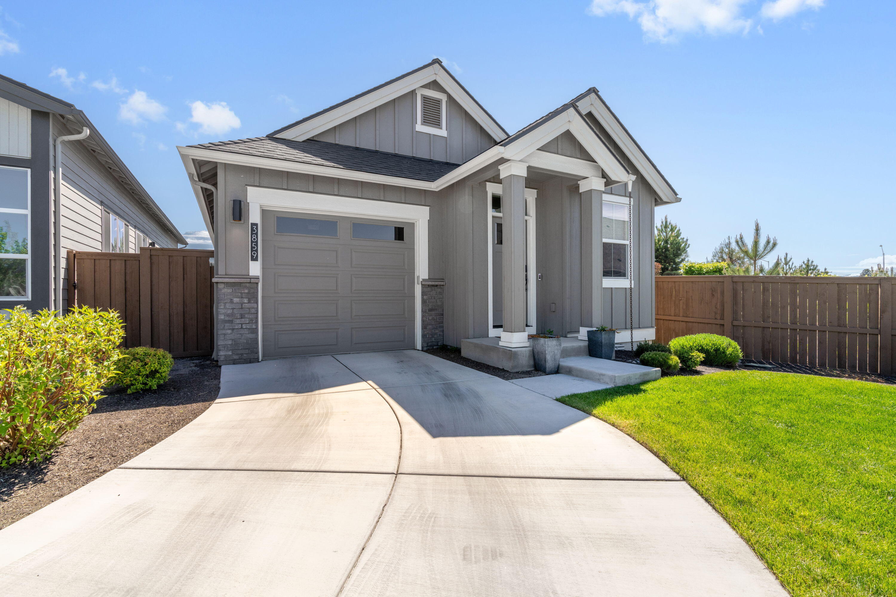 3859 NE Oakside Loop