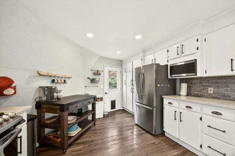 Tiny photo for 730 Grover Street, Ashland, OR 97520 (MLS # 220215191)