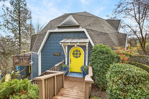 Photo of 730 Grover Street, Ashland, OR 97520 (MLS # 220215191)