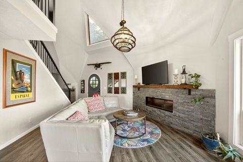 Tiny photo for 730 Grover Street, Ashland, OR 97520 (MLS # 220215191)