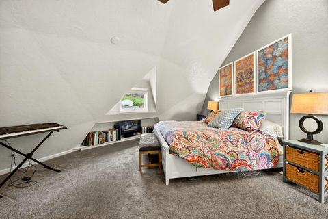 Tiny photo for 730 Grover Street, Ashland, OR 97520 (MLS # 220215191)