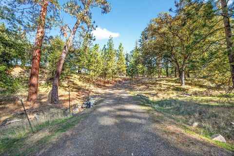 Tiny photo for 2467 Eastside Road, Jacksonville, OR 97530 (MLS # 220210900)