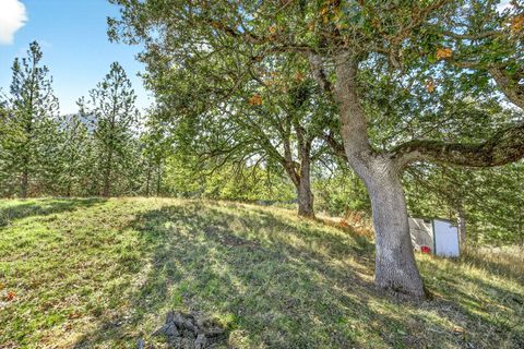 Tiny photo for 2467 Eastside Road, Jacksonville, OR 97530 (MLS # 220210900)