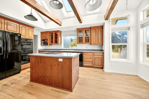 Tiny photo for 2467 Eastside Road, Jacksonville, OR 97530 (MLS # 220210900)