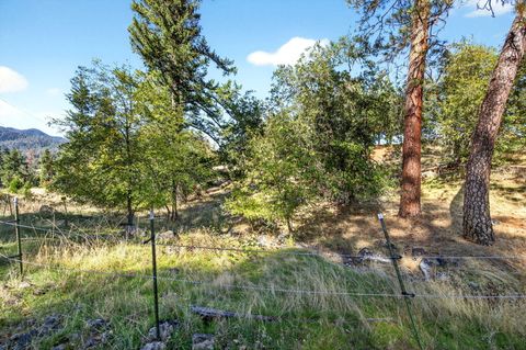 Tiny photo for 2467 Eastside Road, Jacksonville, OR 97530 (MLS # 220210900)