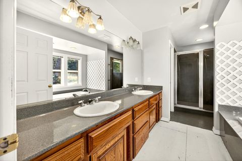 Tiny photo for 2467 Eastside Road, Jacksonville, OR 97530 (MLS # 220210900)