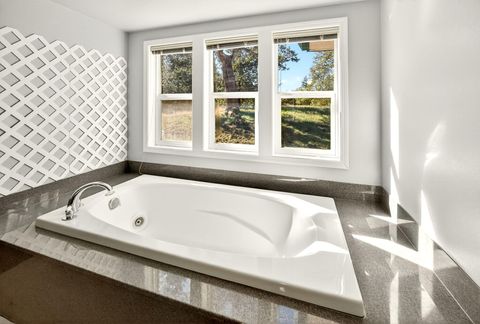 Tiny photo for 2467 Eastside Road, Jacksonville, OR 97530 (MLS # 220210900)