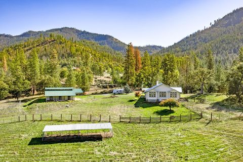 Tiny photo for 2467 Eastside Road, Jacksonville, OR 97530 (MLS # 220210900)