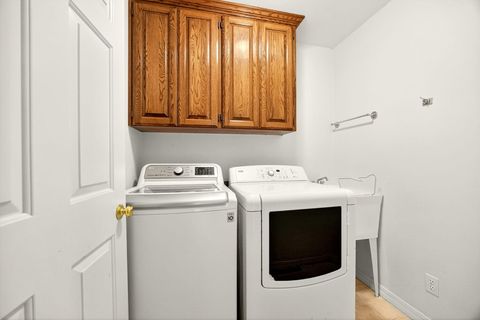 Tiny photo for 2467 Eastside Road, Jacksonville, OR 97530 (MLS # 220210900)