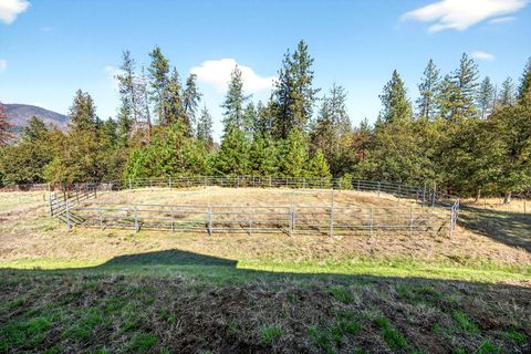 Tiny photo for 2467 Eastside Road, Jacksonville, OR 97530 (MLS # 220210900)