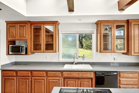 Tiny photo for 2467 Eastside Road, Jacksonville, OR 97530 (MLS # 220210900)