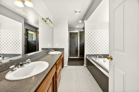 Tiny photo for 2467 Eastside Road, Jacksonville, OR 97530 (MLS # 220210900)