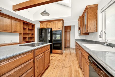 Tiny photo for 2467 Eastside Road, Jacksonville, OR 97530 (MLS # 220210900)